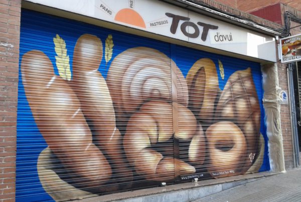 Graffiti en Persiana de Panadería Tot D’Avui