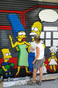 Graffiti en Persiana de Inmoviliaria de Los Simpsons