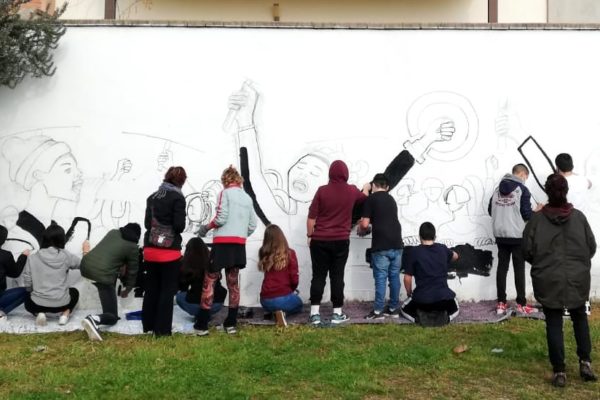 Taller de Mural para el Día de la Mujer, jóvenes del Instituto