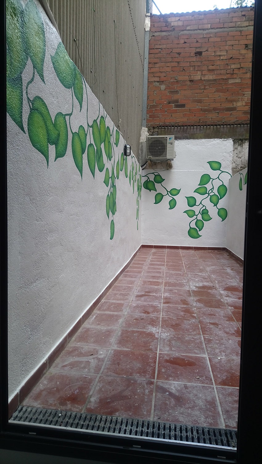 Pintura Mural Decorativa en Patio particular - paolamikiej.com