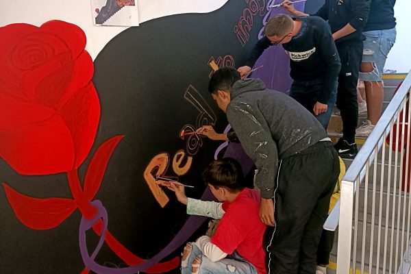 Taller de Mural de Sant Jordi feminista a l'Institut Marta Estrada