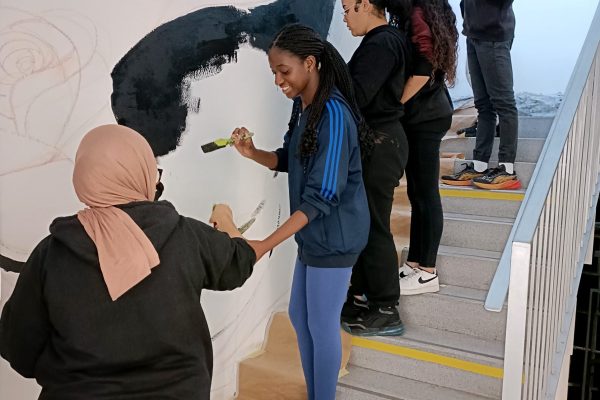 Taller de Mural de Sant Jordi feminista a l'Institut Marta Estrada