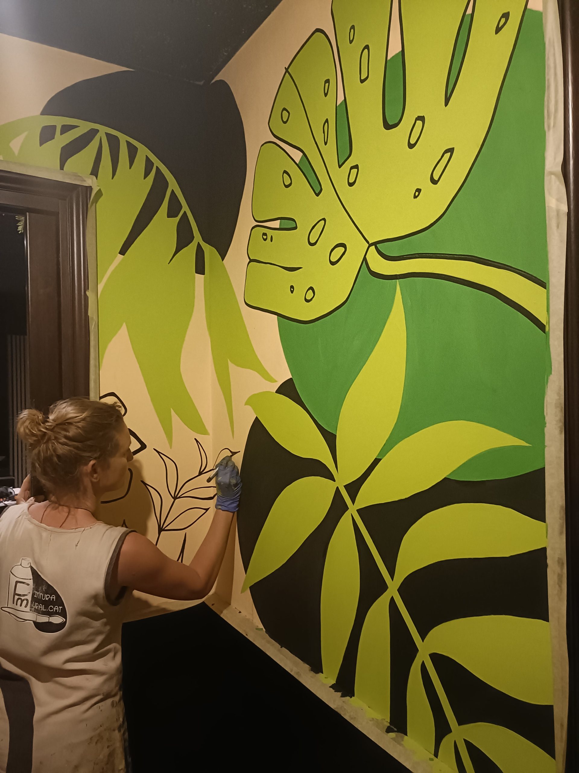 Pintura Mural Tropical en Bar de Coctails Drik Lab, en Calella de Mar